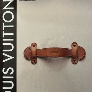 LV book in excellent condition